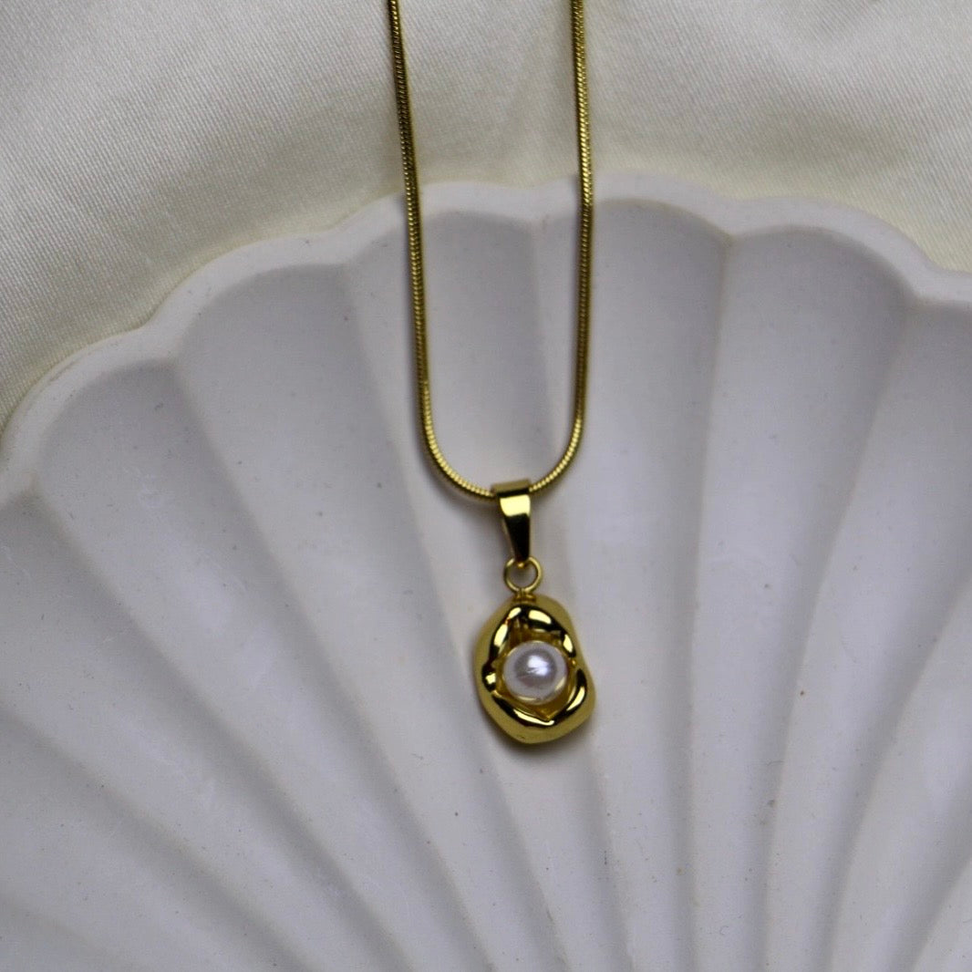 White Pearl Pendant