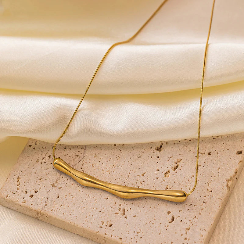Chic Arc Pendant