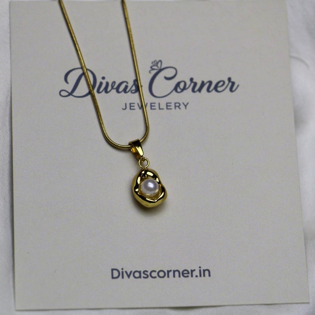 White Pearl Pendant