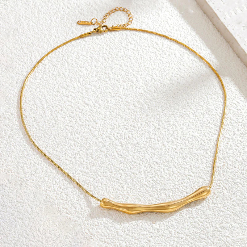 Chic Arc Pendant