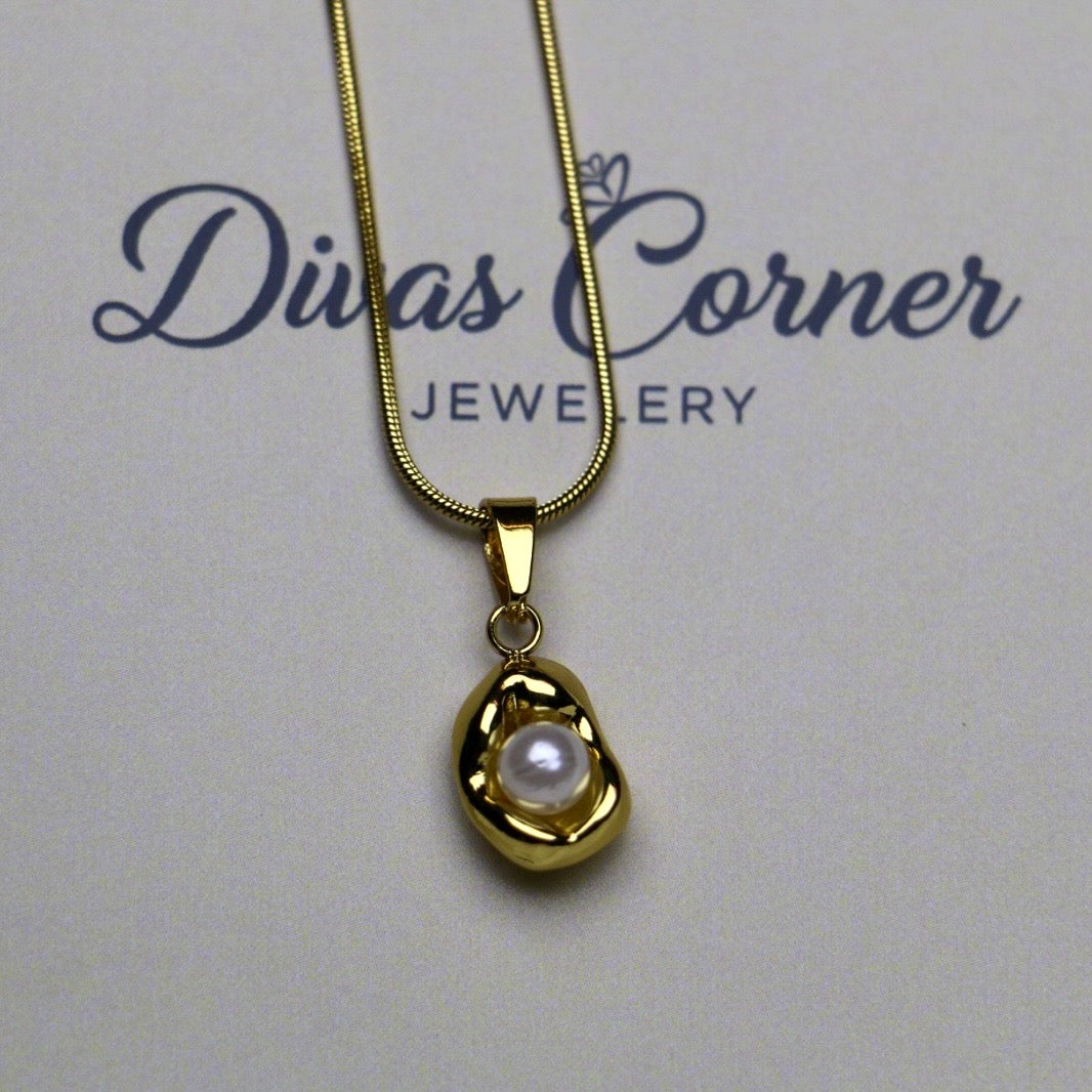 White Pearl Pendant