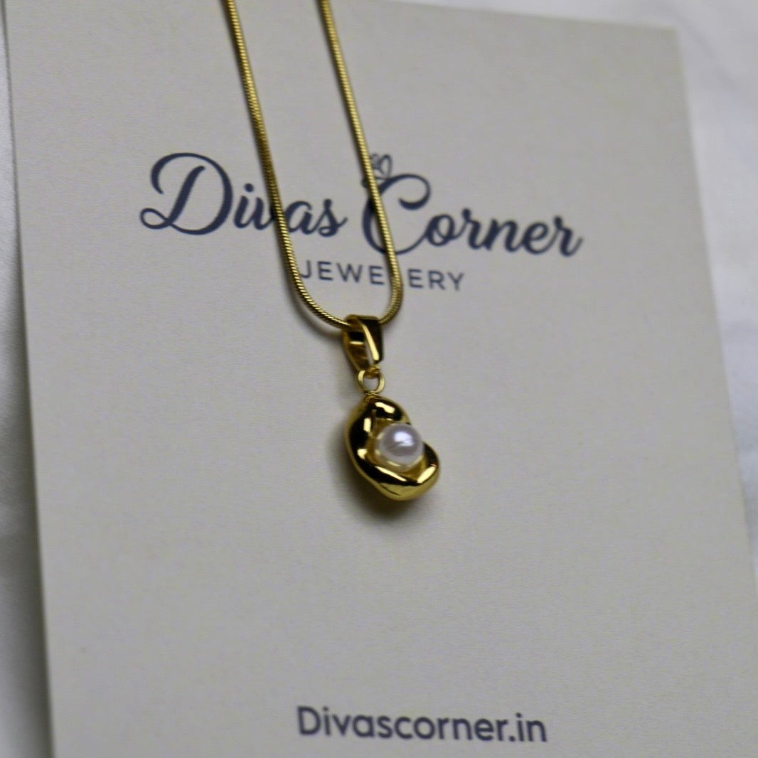 White Pearl Pendant