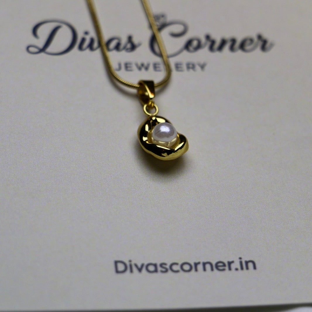 White Pearl Pendant