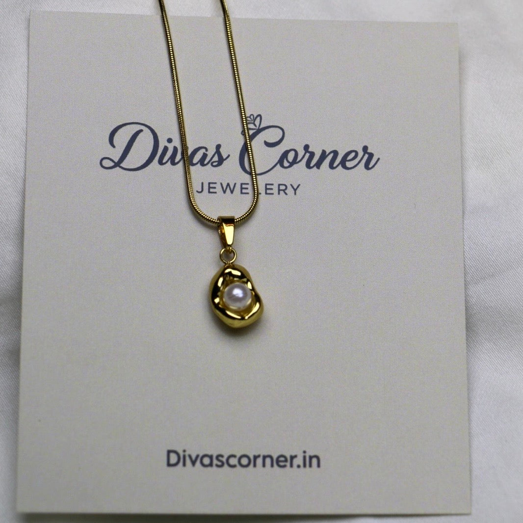 White Pearl Pendant