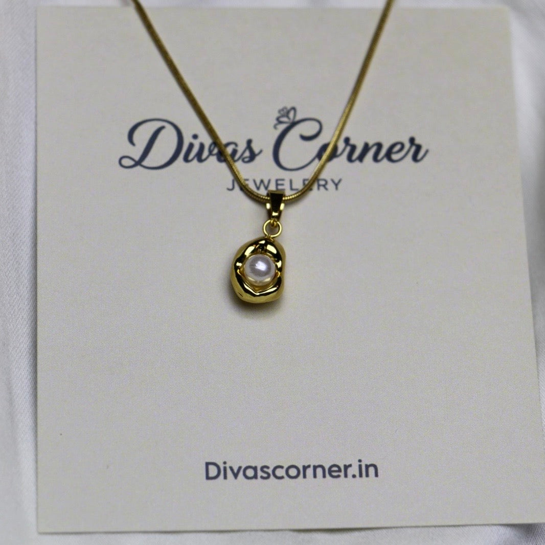 White Pearl Pendant