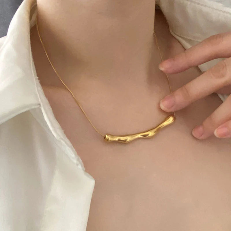 Chic Arc Pendant