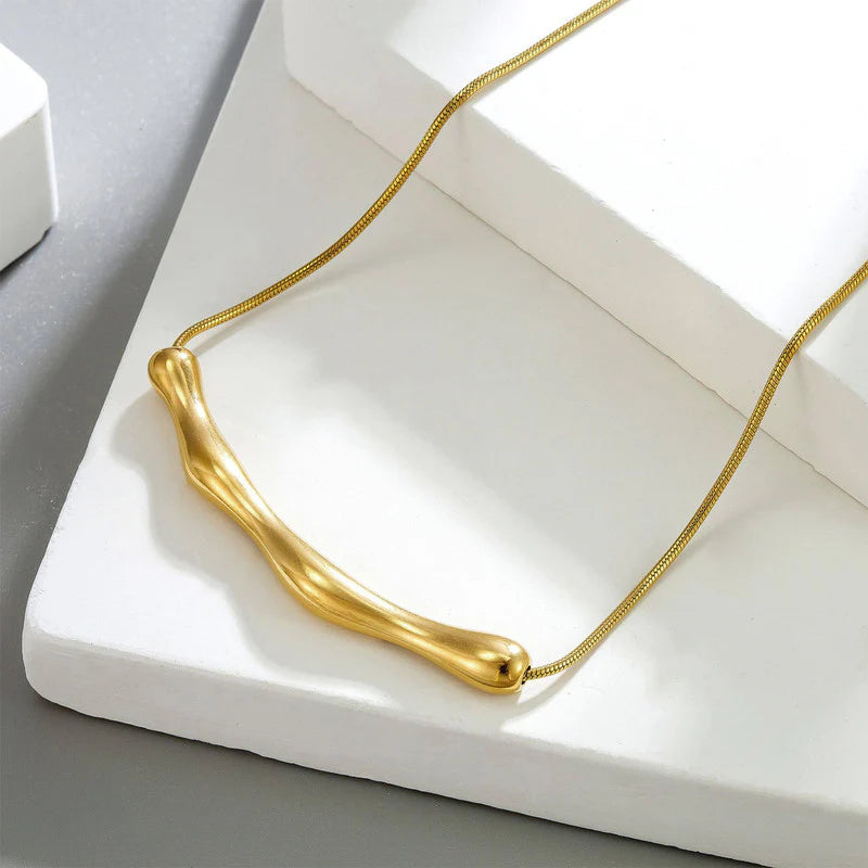 Chic Arc Pendant