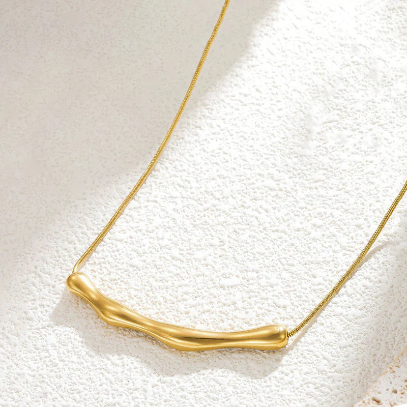 Chic Arc Pendant