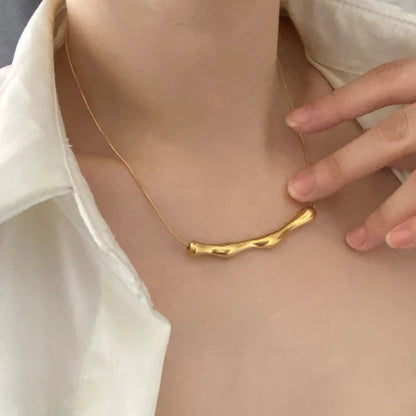 Chic Arc Pendant